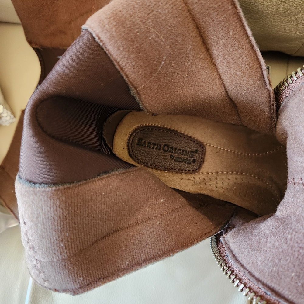 Earth Origins Leather in Rich Brown and Soft Tan Trimmed In Dark Brown Suede. - Picture 8 of 8
